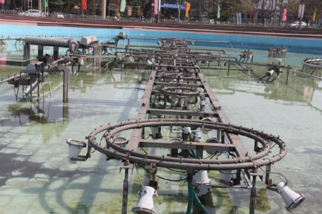 Đài phun nước Quảng trường Hồ Chí Minh bị xuống cấp nghiêm trọng - Anh 2